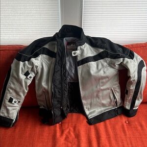 Bilt Women's Black and Gray Jacket